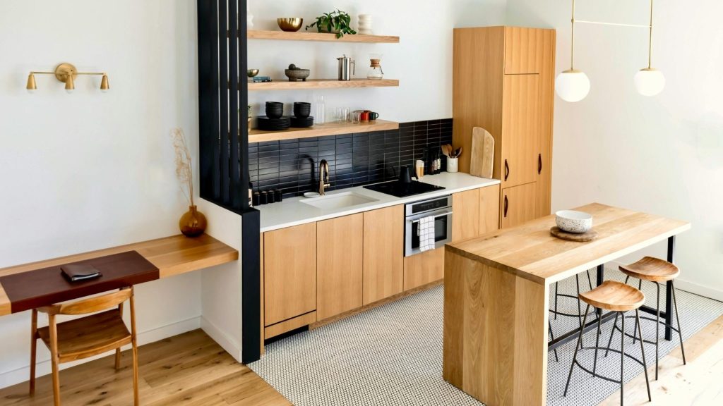 Premier The Best Layouts for a Small Kitchen 2 scaled 1